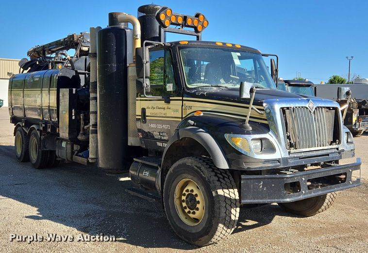 image for item EM7289 2005 International 7600 sewer jetter truck