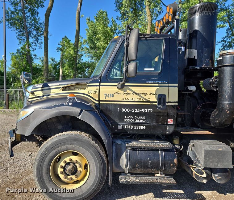 image for item EM7289 2005 International 7600 sewer jetter truck