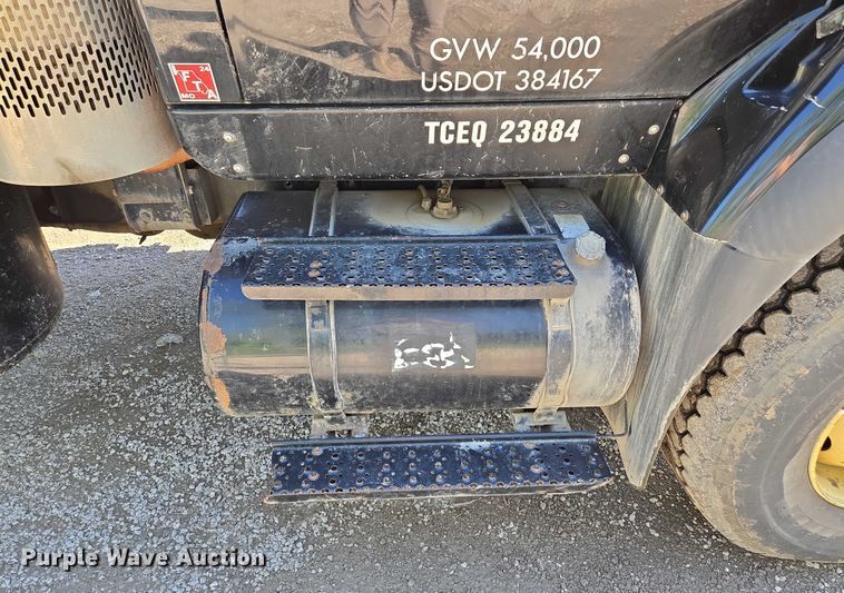 image for item EM7289 2005 International 7600 sewer jetter truck