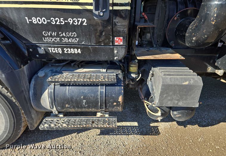 image for item EM7289 2005 International 7600 sewer jetter truck