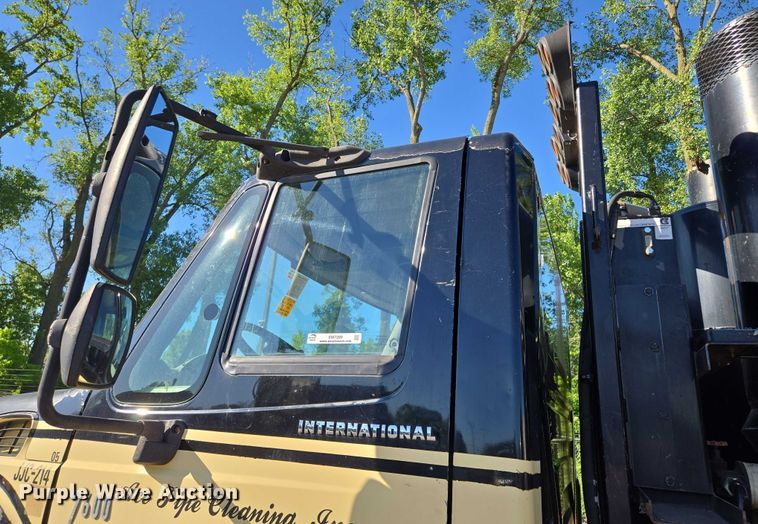 image for item EM7289 2005 International 7600 sewer jetter truck