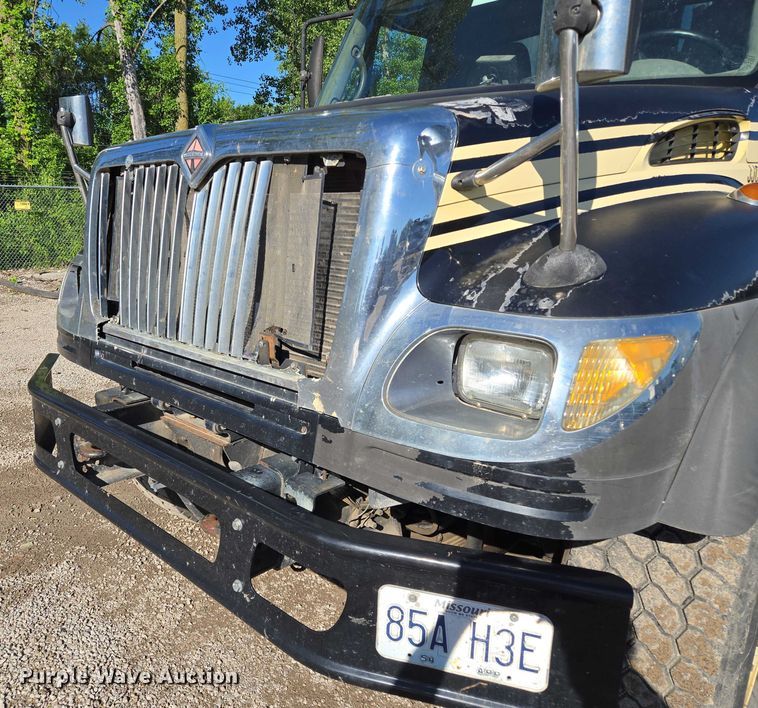 image for item EM7289 2005 International 7600 sewer jetter truck