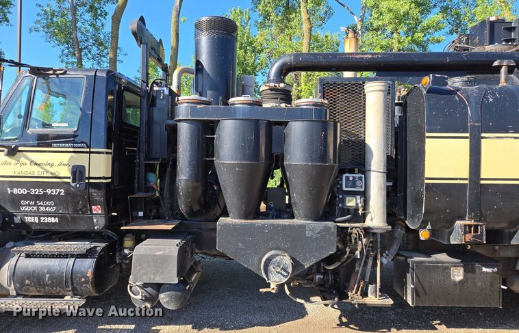 image for item EM7289 2005 International 7600 sewer jetter truck