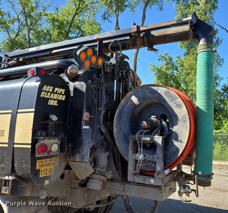 image for item EM7289 2005 International 7600 sewer jetter truck