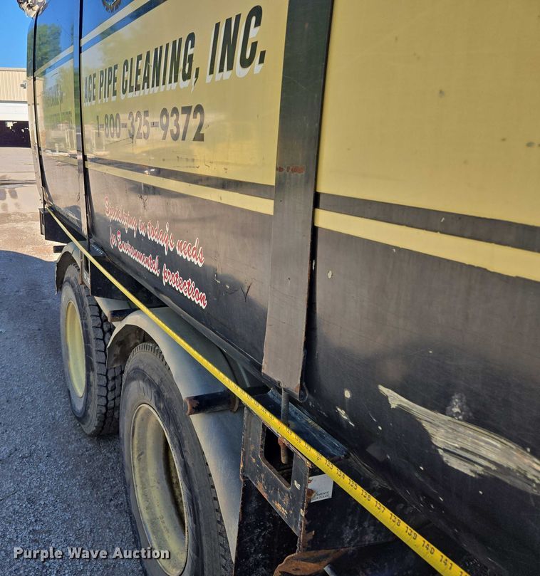 image for item EM7289 2005 International 7600 sewer jetter truck