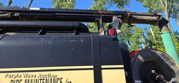 image for item EM7289 2005 International 7600 sewer jetter truck