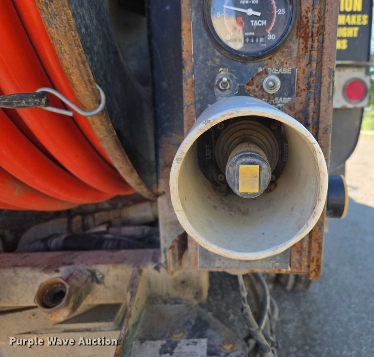 image for item EM7289 2005 International 7600 sewer jetter truck