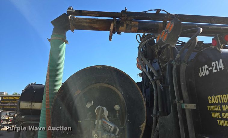 image for item EM7289 2005 International 7600 sewer jetter truck