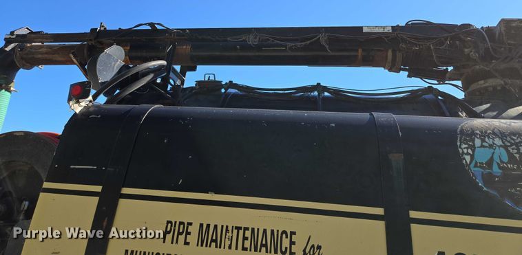 image for item EM7289 2005 International 7600 sewer jetter truck