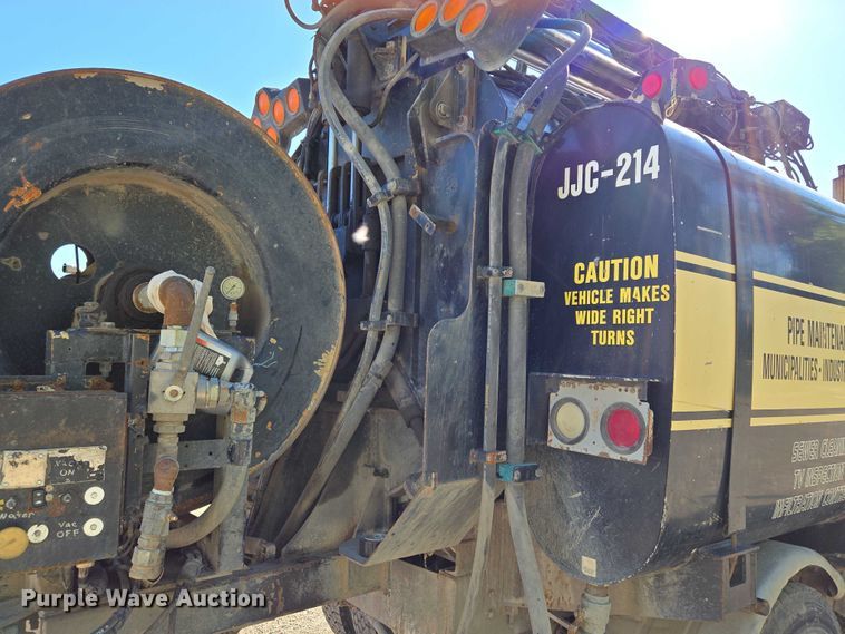 image for item EM7289 2005 International 7600 sewer jetter truck