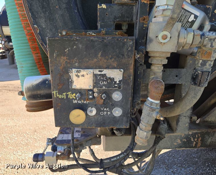 image for item EM7289 2005 International 7600 sewer jetter truck