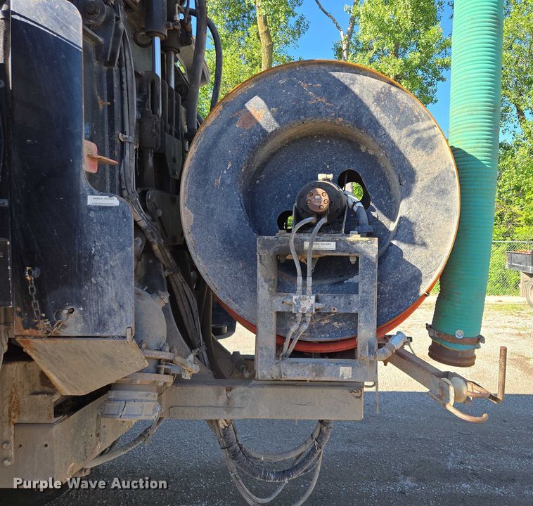 image for item EM7289 2005 International 7600 sewer jetter truck