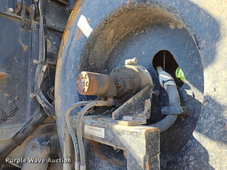 image for item EM7289 2005 International 7600 sewer jetter truck