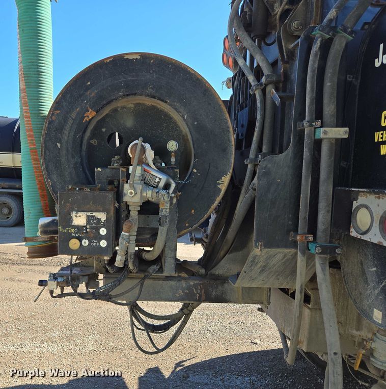image for item EM7289 2005 International 7600 sewer jetter truck