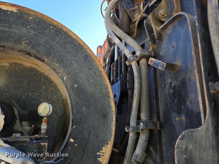 image for item EM7289 2005 International 7600 sewer jetter truck