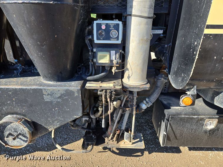 image for item EM7289 2005 International 7600 sewer jetter truck