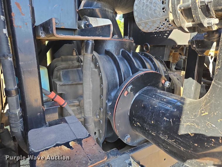 image for item EM7289 2005 International 7600 sewer jetter truck