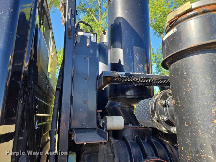 image for item EM7289 2005 International 7600 sewer jetter truck