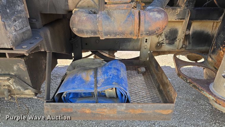 image for item EM7289 2005 International 7600 sewer jetter truck