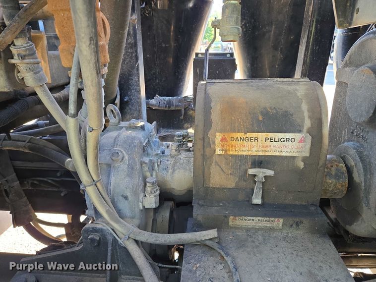 image for item EM7289 2005 International 7600 sewer jetter truck