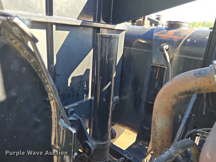 image for item EM7289 2005 International 7600 sewer jetter truck