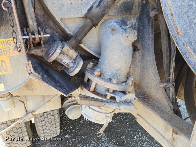 image for item EM7289 2005 International 7600 sewer jetter truck