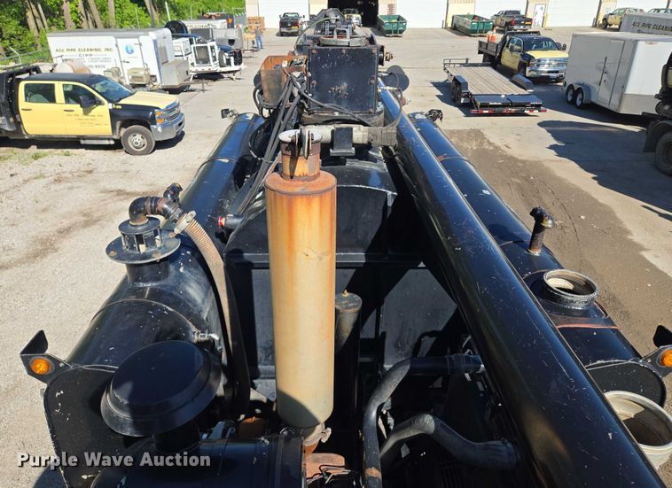 image for item EM7289 2005 International 7600 sewer jetter truck