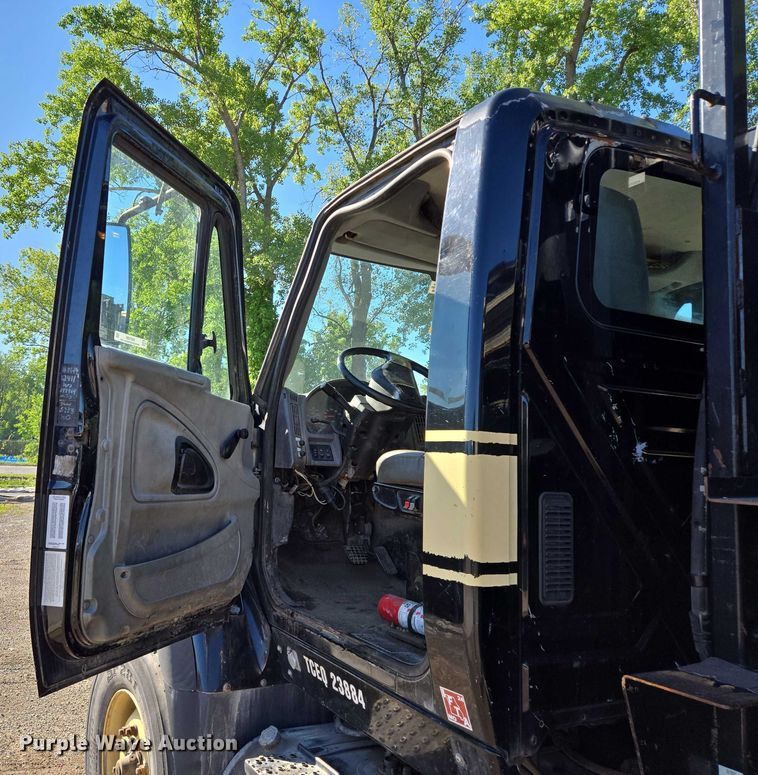 image for item EM7289 2005 International 7600 sewer jetter truck