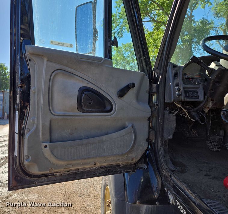 image for item EM7289 2005 International 7600 sewer jetter truck