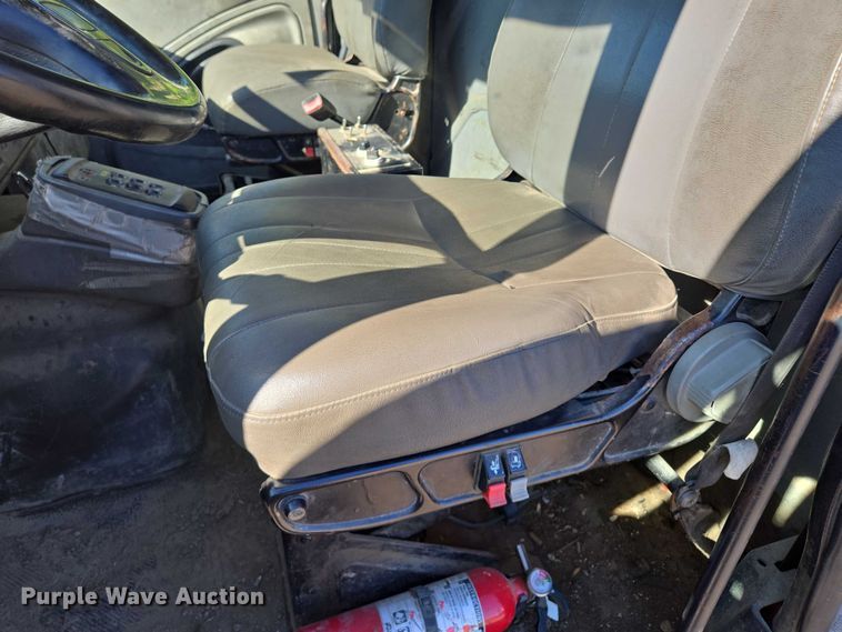 image for item EM7289 2005 International 7600 sewer jetter truck