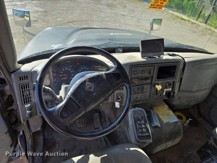 image for item EM7289 2005 International 7600 sewer jetter truck