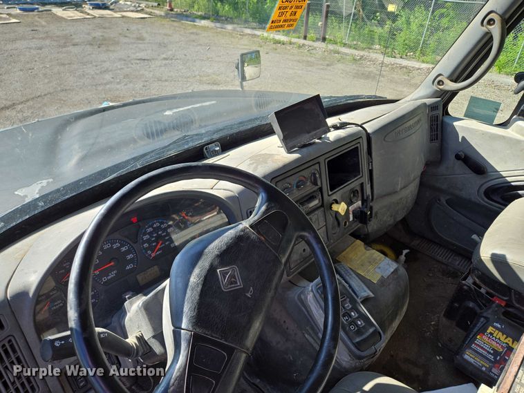 image for item EM7289 2005 International 7600 sewer jetter truck