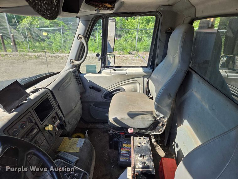 image for item EM7289 2005 International 7600 sewer jetter truck