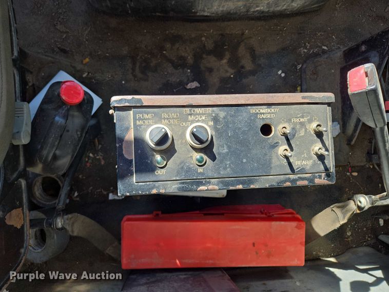 image for item EM7289 2005 International 7600 sewer jetter truck