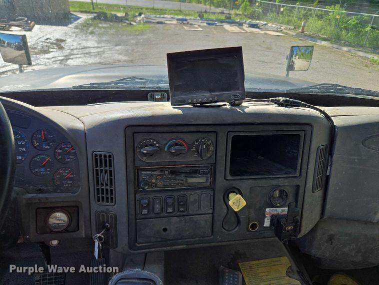 image for item EM7289 2005 International 7600 sewer jetter truck