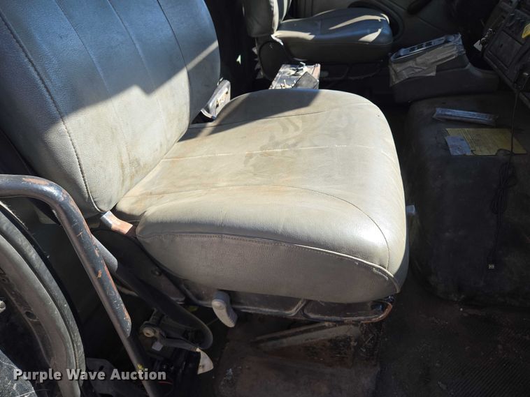 image for item EM7289 2005 International 7600 sewer jetter truck