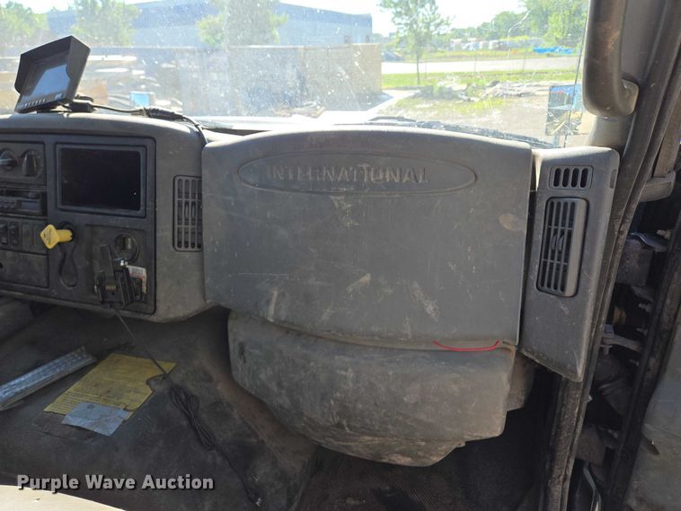 image for item EM7289 2005 International 7600 sewer jetter truck