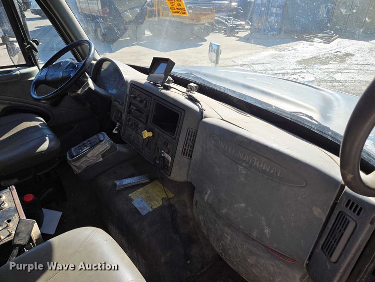 image for item EM7289 2005 International 7600 sewer jetter truck