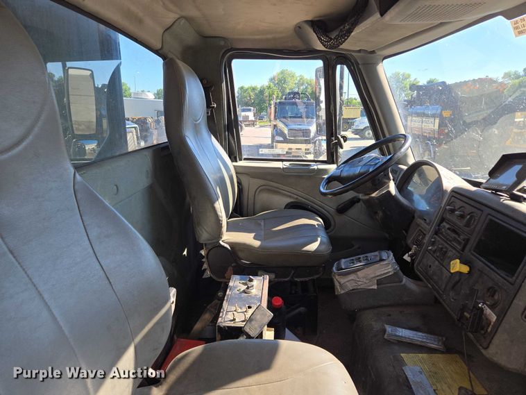 image for item EM7289 2005 International 7600 sewer jetter truck