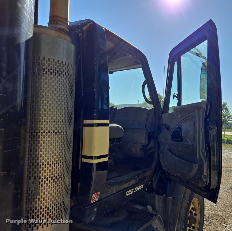 image for item EM7289 2005 International 7600 sewer jetter truck