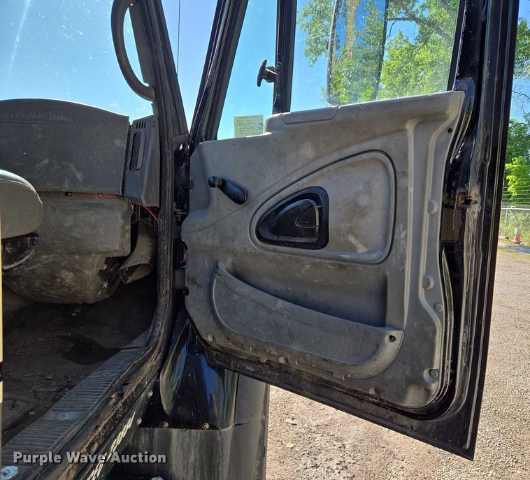 image for item EM7289 2005 International 7600 sewer jetter truck