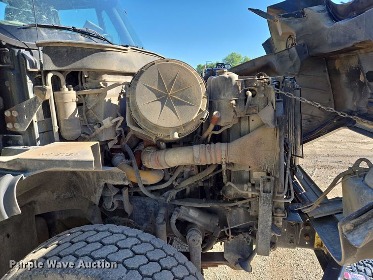 image for item EM7289 2005 International 7600 sewer jetter truck