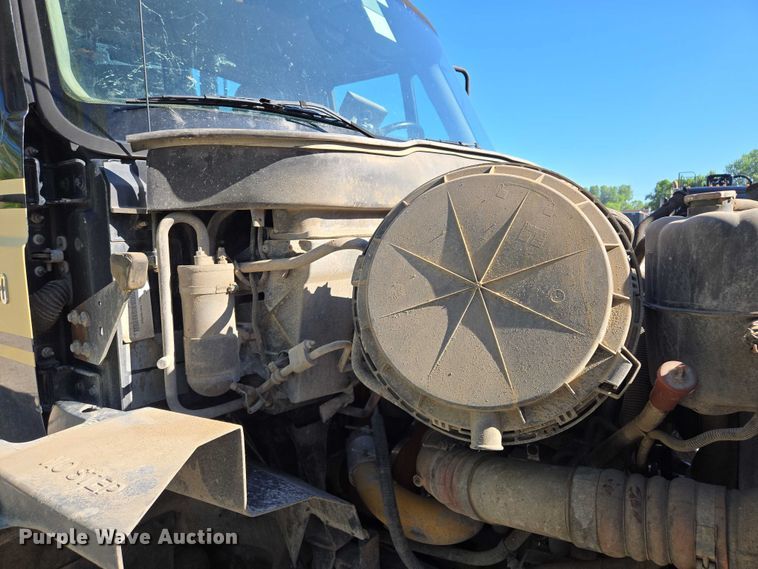 image for item EM7289 2005 International 7600 sewer jetter truck