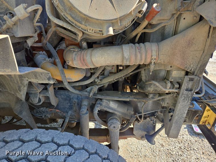 image for item EM7289 2005 International 7600 sewer jetter truck