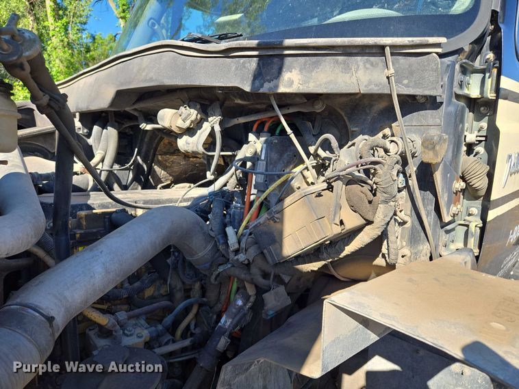 image for item EM7289 2005 International 7600 sewer jetter truck