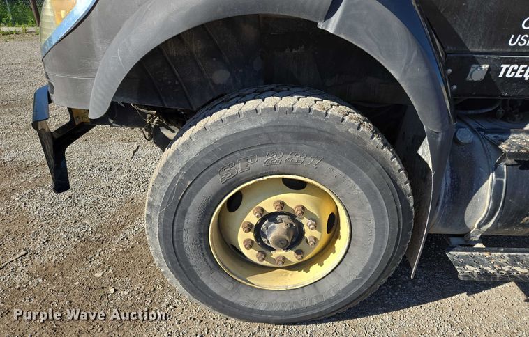 image for item EM7289 2005 International 7600 sewer jetter truck