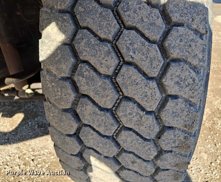 image for item EM7289 2005 International 7600 sewer jetter truck