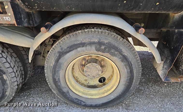 image for item EM7289 2005 International 7600 sewer jetter truck