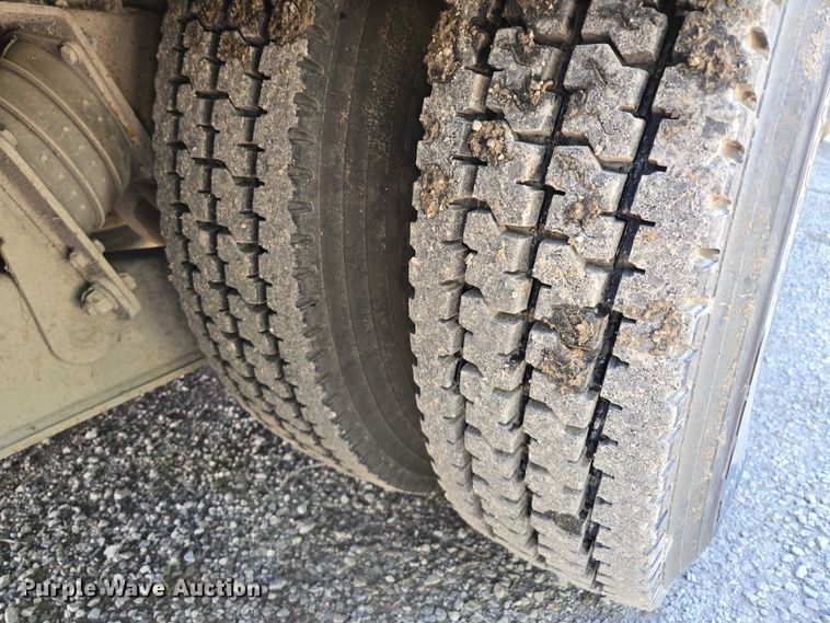 image for item EM7289 2005 International 7600 sewer jetter truck