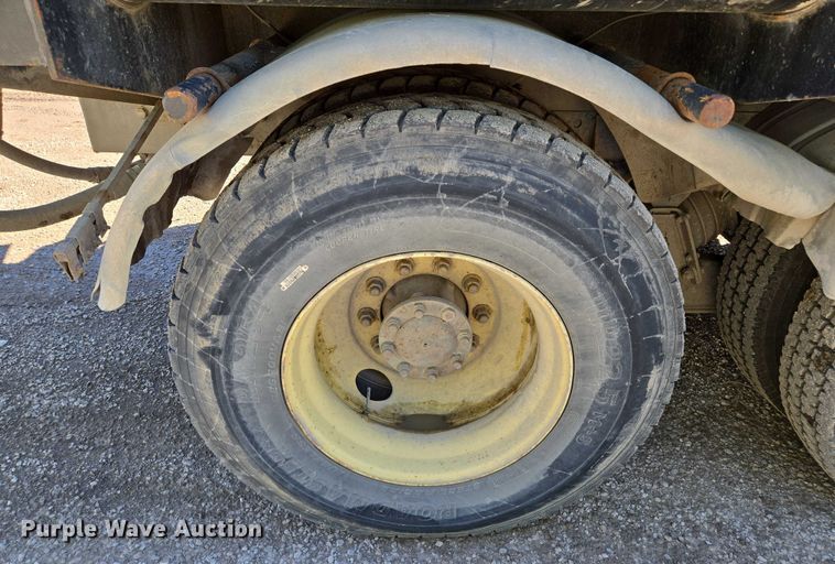 image for item EM7289 2005 International 7600 sewer jetter truck